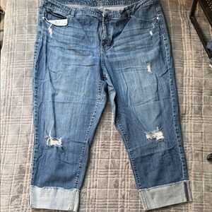 JLo boyfriend cut Capris by Jennifer Lopez.